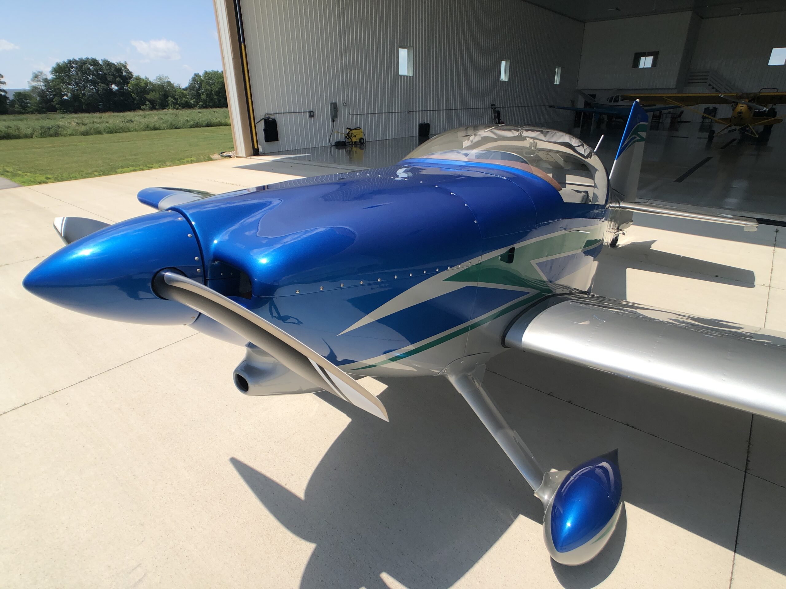 A beautifully new paint scheme on a RV6